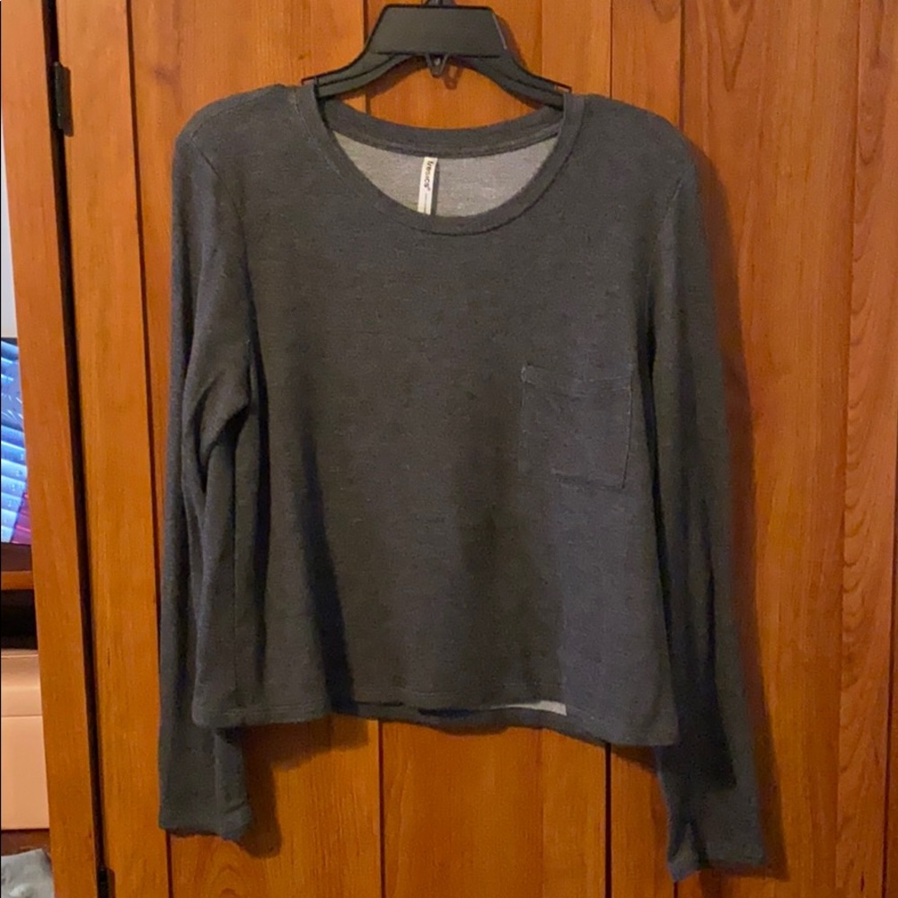 Cropped grey LS pocket tee *like brand new*
